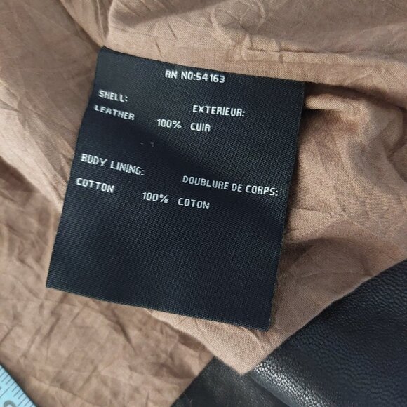 Andrew Marc Black Leather Vest Size Large Edgy Sophisticated Lined Pockets Biker - Picture 12 of 15